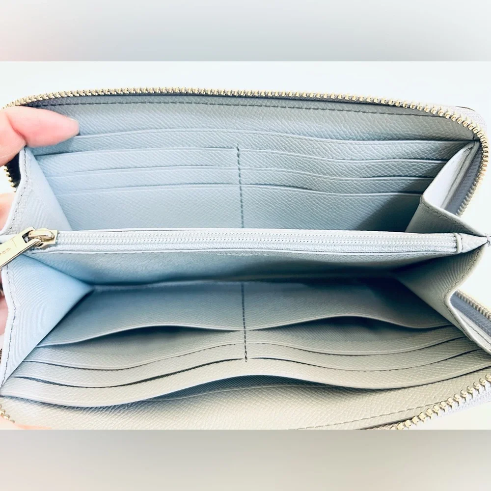 Coach Light Blue Leather Wallet.  Zipper Compartment w/Credit Card Slots. - Picture 3 of 8